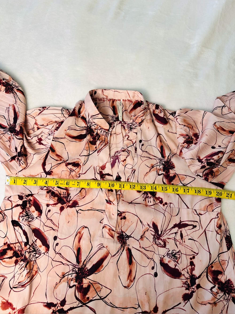 Anthropologie Pleated-Sleeve Henley Blouse Size Medium - Picture 8 of 10